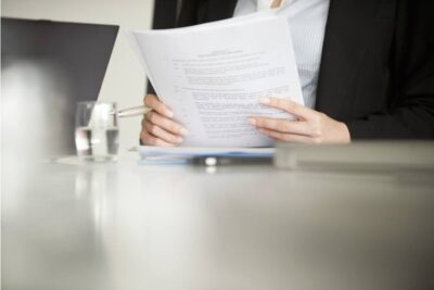 Die Nutzung der Standardvertragsklauseln bei der Datenübermittlung in Drittländer reicht allein nicht aus. Die Rechtslage im Drittland muss geprüft werden!