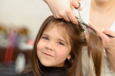 Wer muss einwilligen, wenn Vereine oder Unternehmen Fotos von Kindern ins Internet stellen wollen?