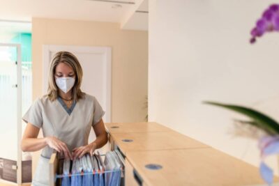 In Arztpraxen fallen täglich sensible Gesundheitsdaten an. Doch wie können die Schwachstellen behoben und die Patientendaten geschützt werden?