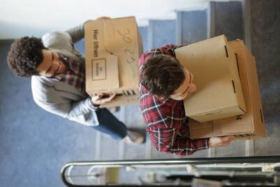 Die einzigen, die bei einem datenschutzkonformen Umzug noch schwitzen, sind hoffentlich die fleißigen Umzugshelferinnen und -helfer