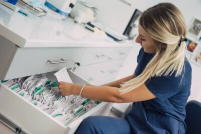 Gerade im Gesundheitsbereich kommt mancher schneller mit dem kirchlichen Datenschutz in Kontakt, als ihm lieb ist