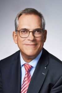 Seit dem 15. September 2023 ist Denis Lehmkemper der neue Landesbeauftragte für den Datenschutz (LfD) in Niedersachsen. Bereits im Mai 2023 hatte ihn der Niedersächsische Landtag einstimmig gewählt.
