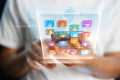 Mitarbeiter-Apps sind flexibel und vielfältig einsetzbar. Damit die Verwendung auch datenschutzkonform ist, sind zahlreiche Voraussetzungen zu erfüllen.