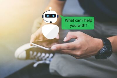 Typische kommerzielle Chatbot-Programme sind z.B. „ManyChat“ oder „CleverBot“. Sie sind mit Anwendungen wie dem Facebook Messenger oder Shopify kompatibel und lassen sich integrieren.