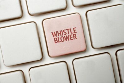 Wie können Whistleblower besser vor beruflichen Repressalien geschützt werden? Das regelt nun ein neues Gesetz!
