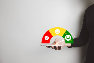 Mobilfunkvertrag und SCHUFA: Warum Anbieter Postpaid-Verträge melden – und weshalb das nicht unbedingt ein Grund zur Aufregung ist.