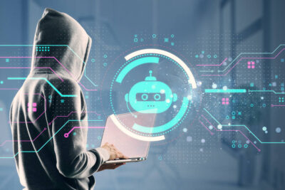 Cyberkriminelle können generative KI nutzen, um ihre Angriffe zu skalieren und zu professionalisieren. Aber auch die großen Sprachmodelle (LLMs), auf denen generative KI beruht, können wiederum selbst Ziel unterschiedlichster Angriffsarten sein.