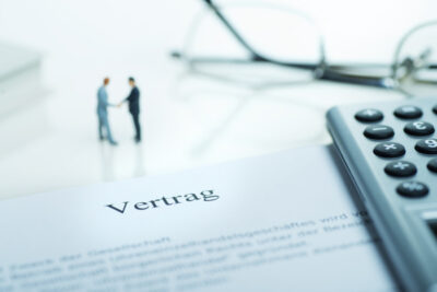 Es sollte auf der Agenda aller Verantwortlichen stehen, einen möglichen KI-Einsatz seitens der Auftragsverarbeiter durch entsprechende Passagen im AV-Vertrag DSGVO-konform zu regeln